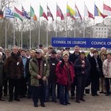 Besuchergruppe vor dem Europarat in Straßburg
